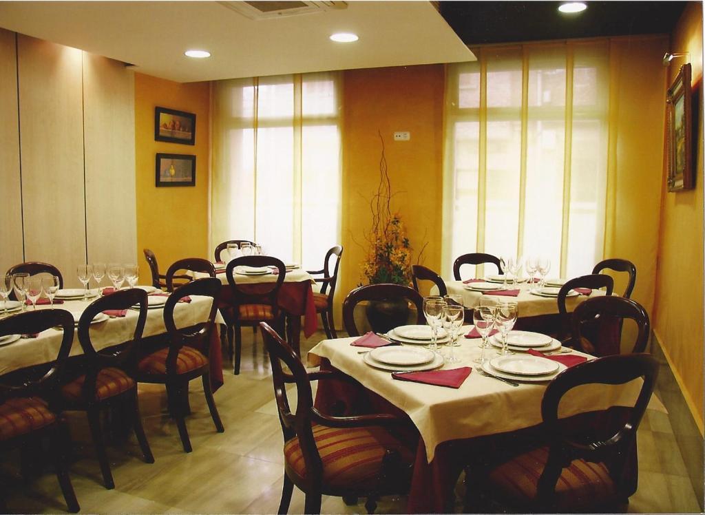 Hostal Torres San Leonardo de Yagüe Eksteriør billede