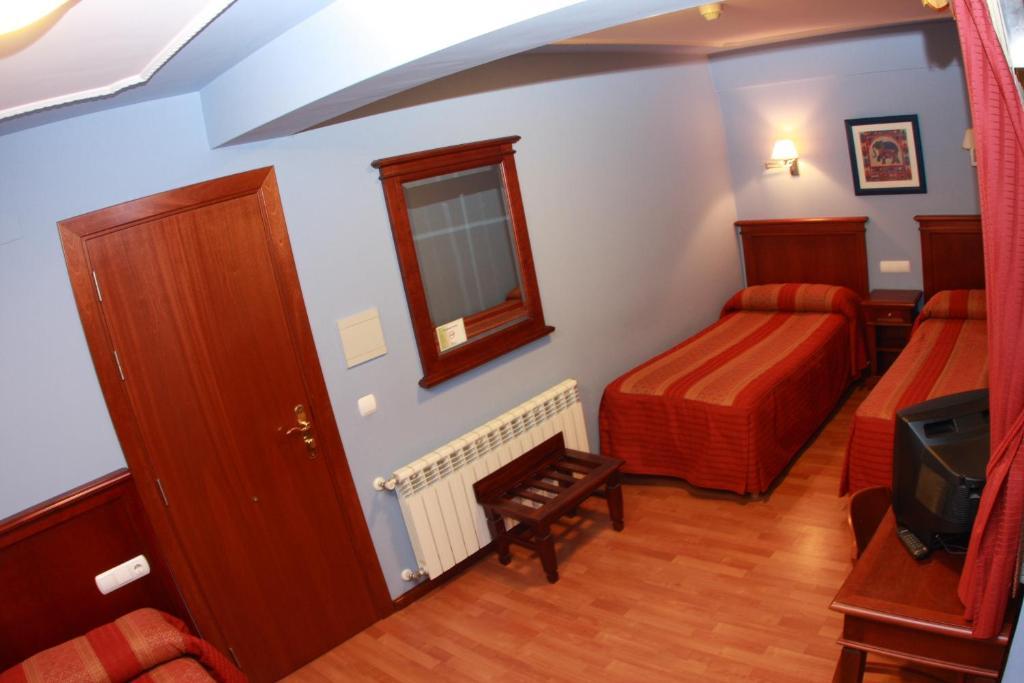 Hostal Torres San Leonardo de Yagüe Værelse billede