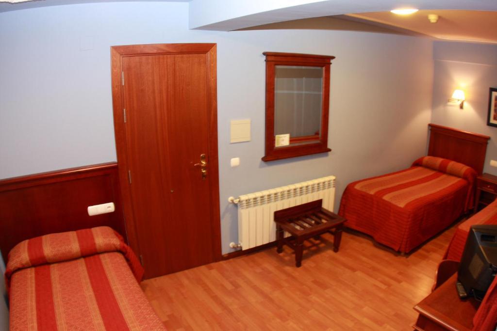 Hostal Torres San Leonardo de Yagüe Værelse billede