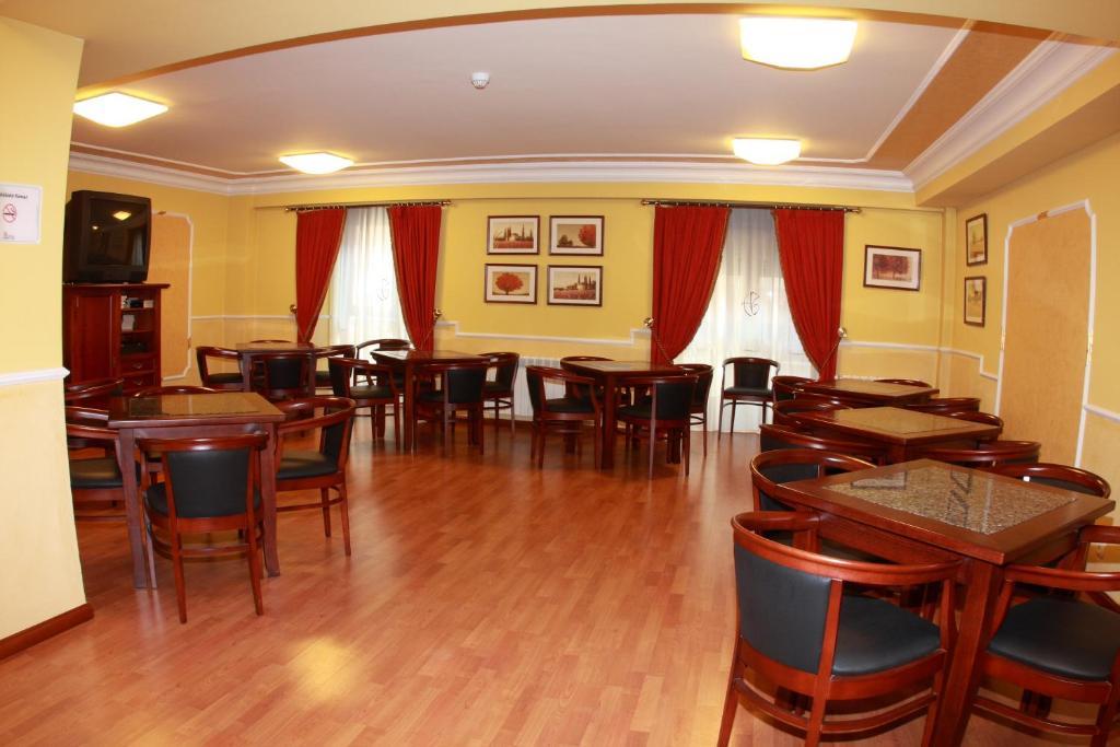 Hostal Torres San Leonardo de Yagüe Eksteriør billede